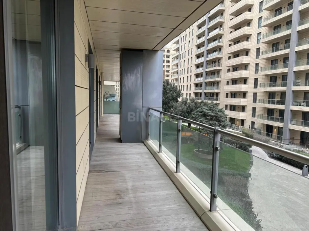 Satılır 4 otaqlı mənzil 180 m²