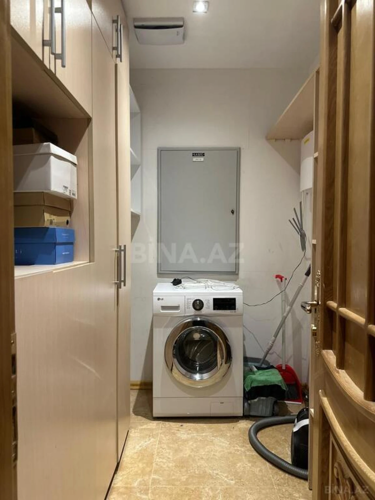 Satılır 4 otaqlı mənzil 180 m²