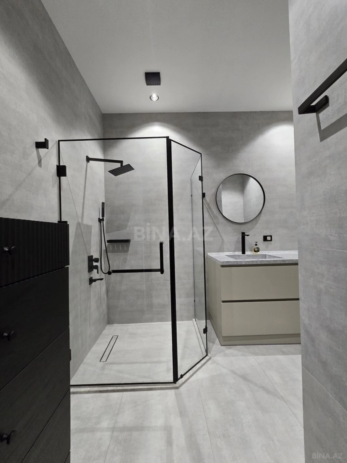 Satılır 4 otaqlı mənzil 137 m²