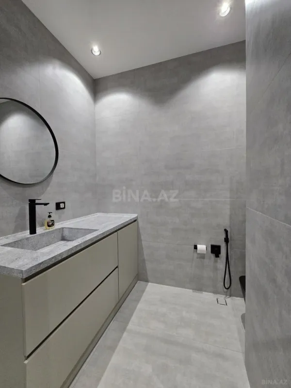 Satılır 4 otaqlı mənzil 137 m²