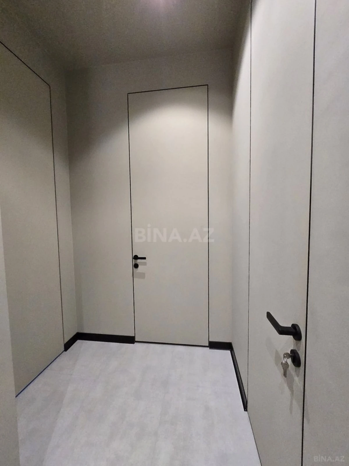 Satılır 4 otaqlı mənzil 137 m²