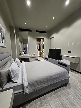 Satılır 4 otaqlı mənzil 137 m²