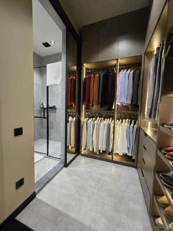 Satılır 4 otaqlı mənzil 137 m²