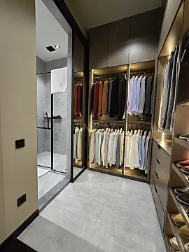 Satılır 4 otaqlı mənzil 137 m²