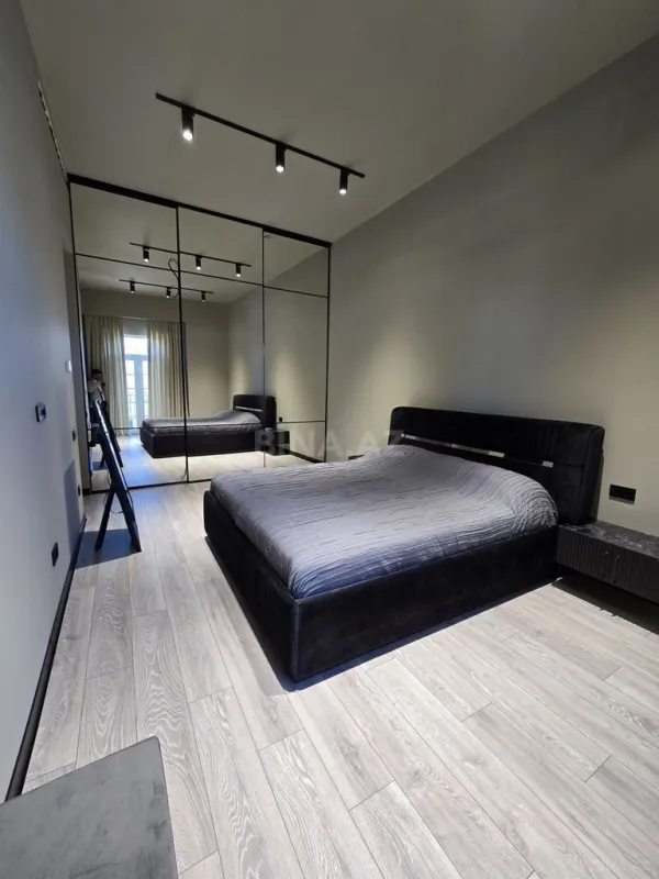 Satılır 4 otaqlı mənzil 137 m²