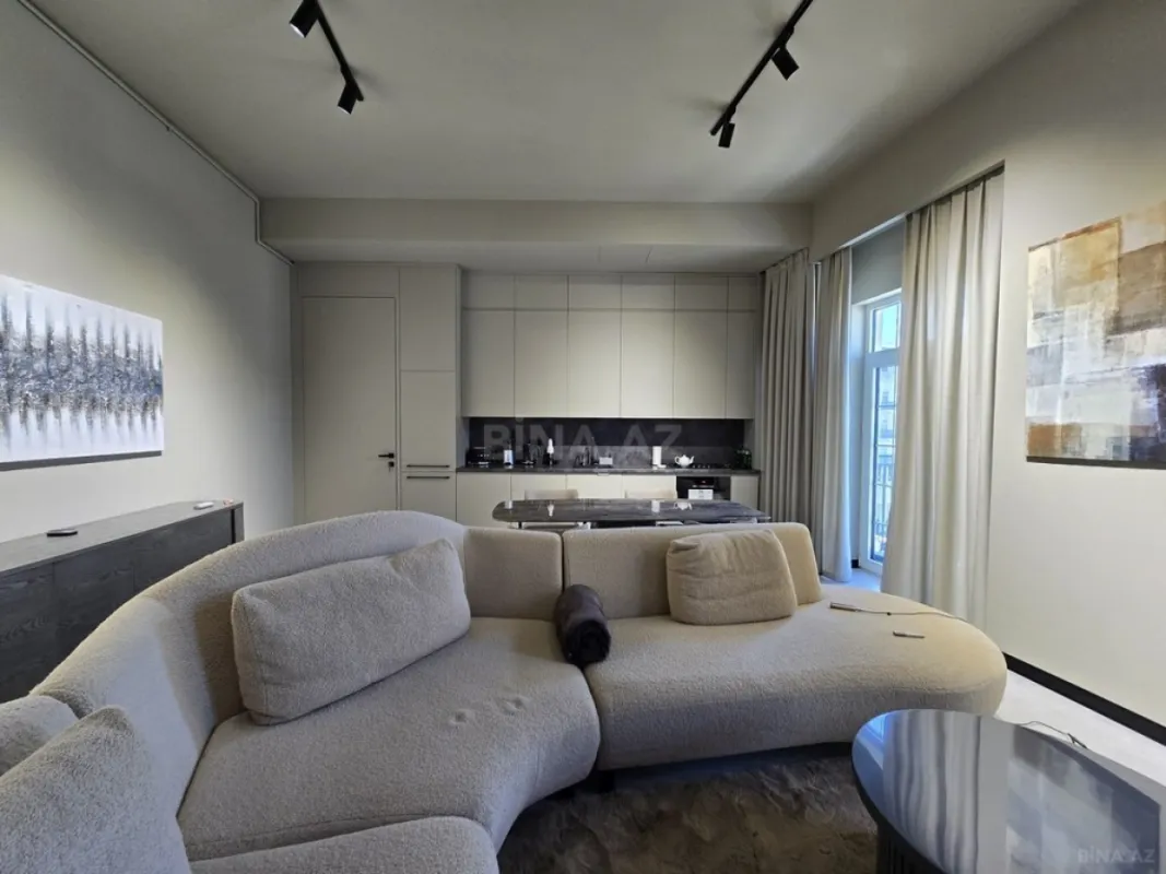 Satılır 4 otaqlı mənzil 137 m²