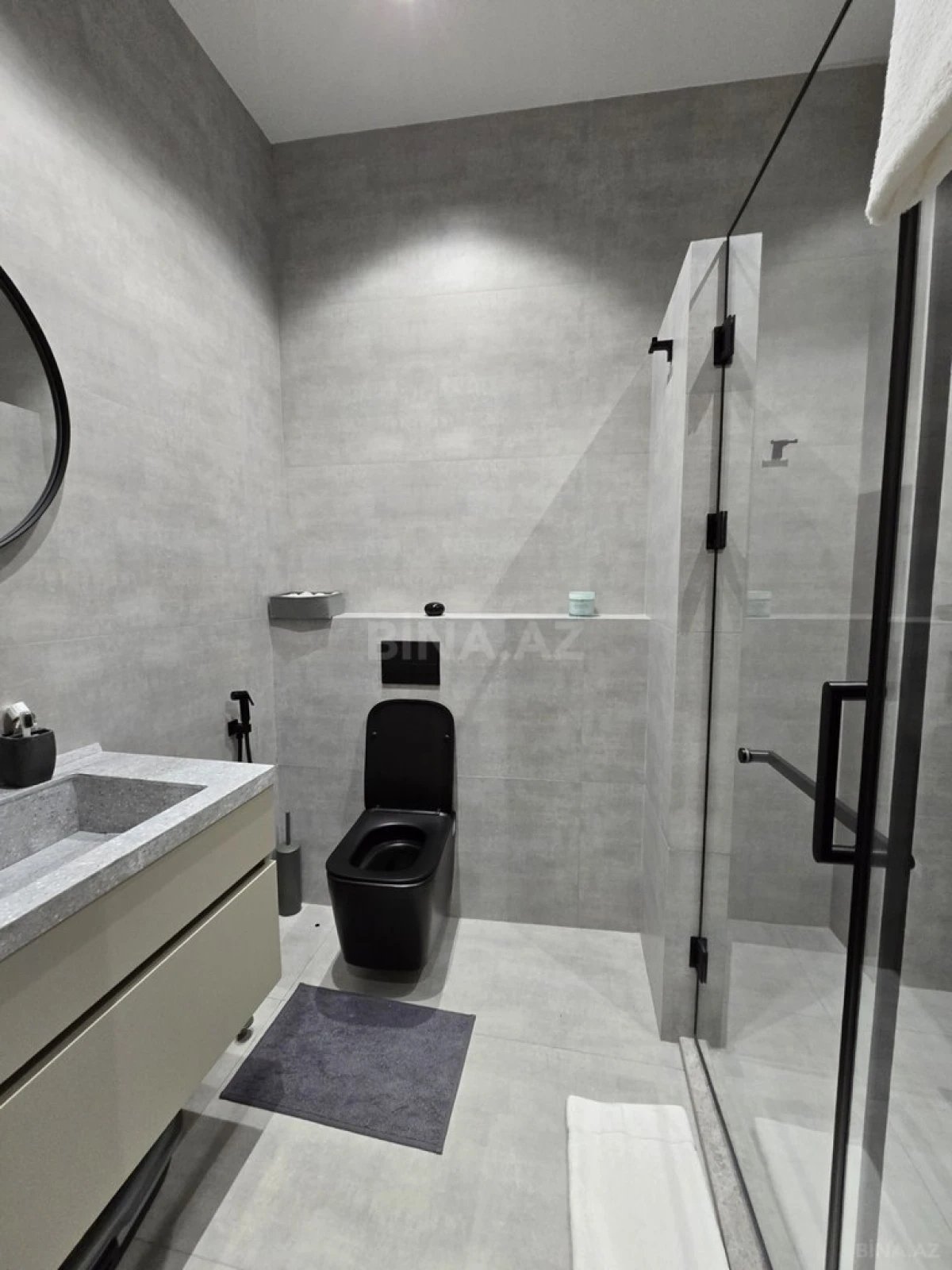 Satılır 4 otaqlı mənzil 137 m²