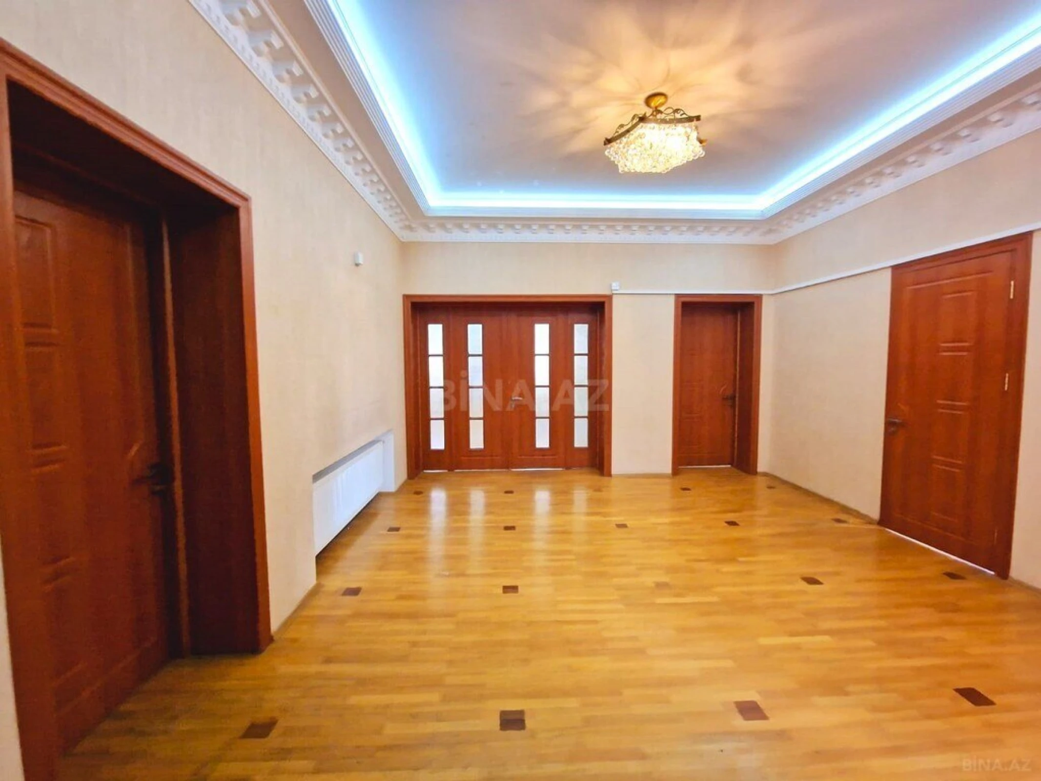 Kirayə verilir 15 otaqlı ofis 700 m²