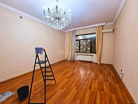 Kirayə verilir 15 otaqlı ofis 700 m²