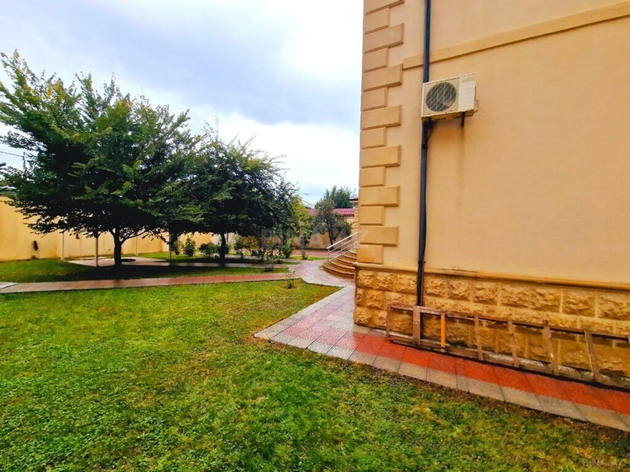 Kirayə verilir 15 otaqlı ofis 700 m²