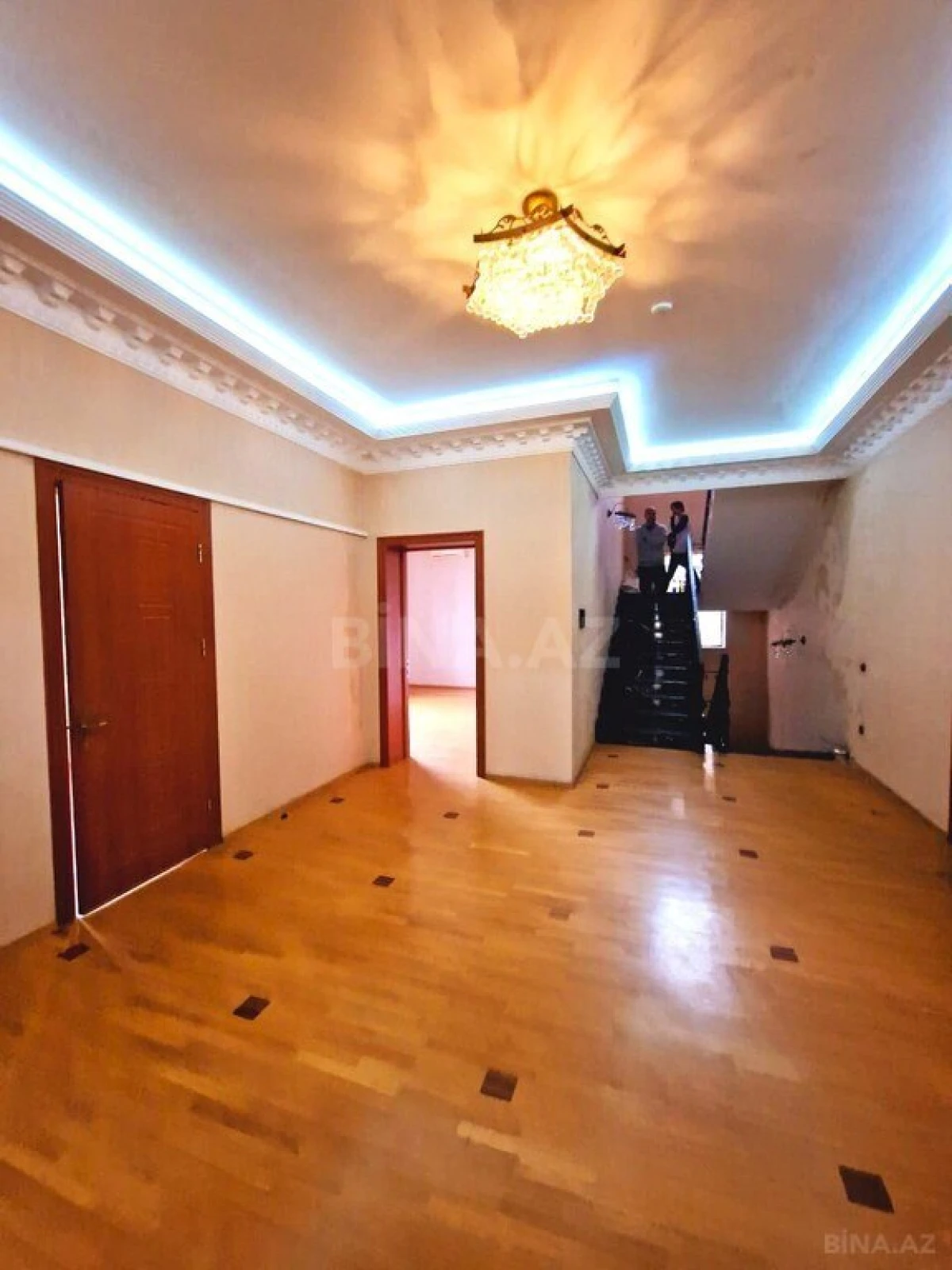 Kirayə verilir 15 otaqlı ofis 700 m²