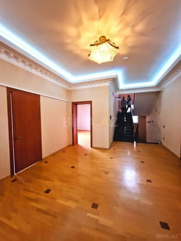 Kirayə verilir 15 otaqlı ofis 700 m²