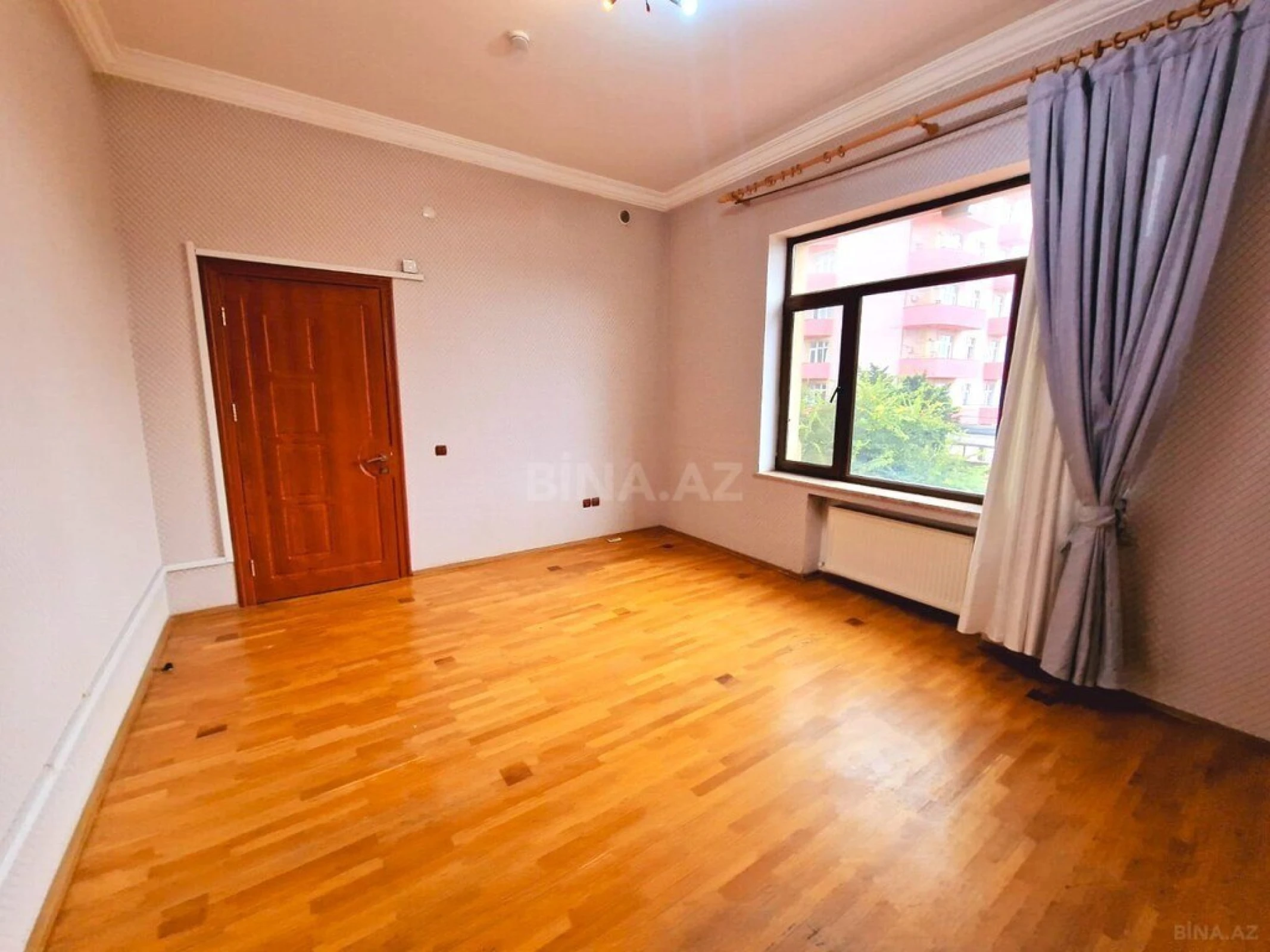Kirayə verilir 15 otaqlı ofis 700 m²