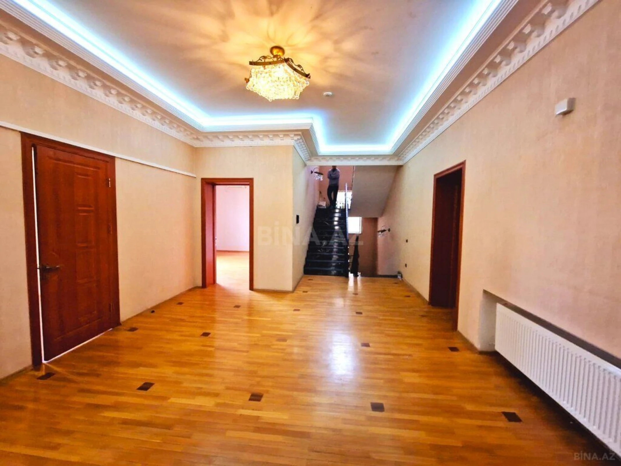 Kirayə verilir 15 otaqlı ofis 700 m²