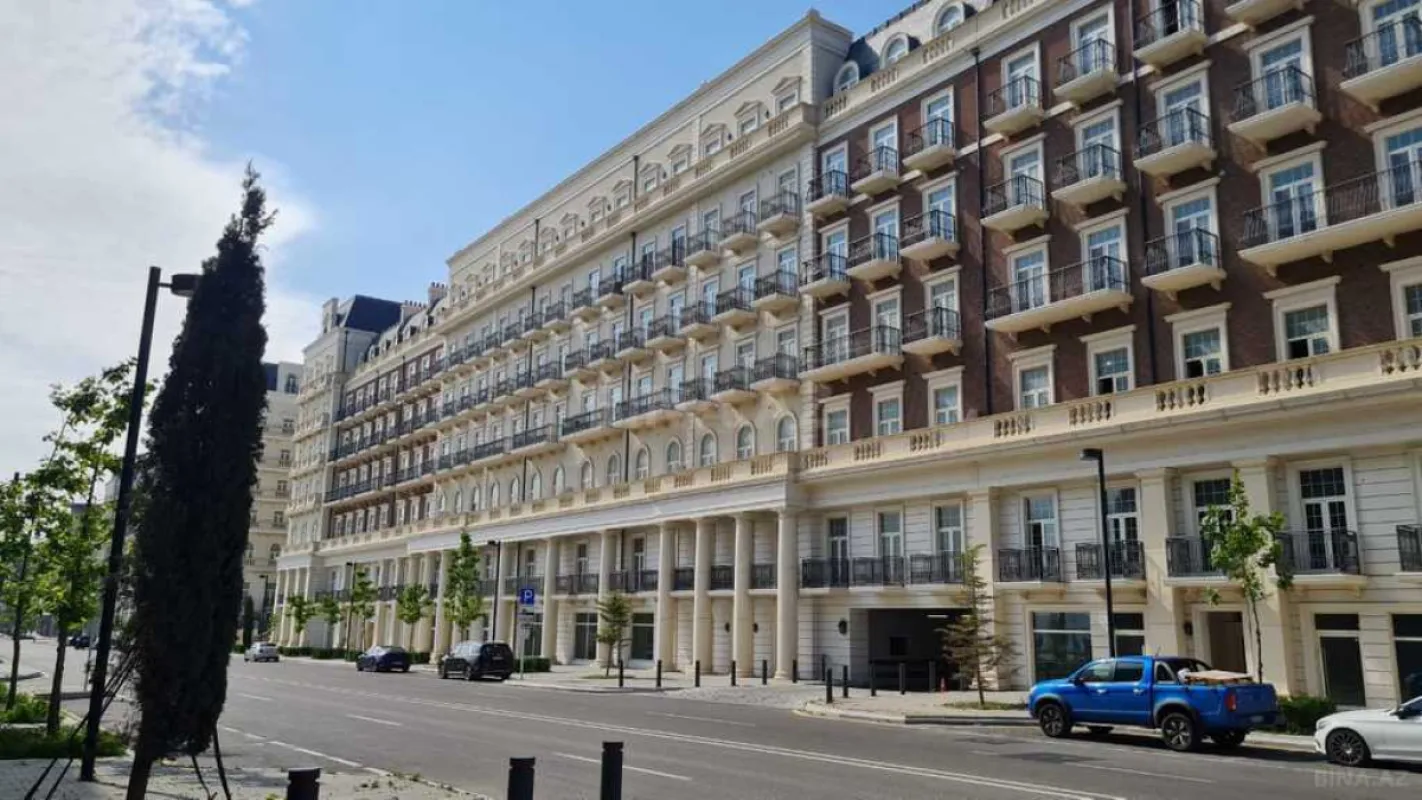 Satılır 3 otaqlı mənzil 124 m²