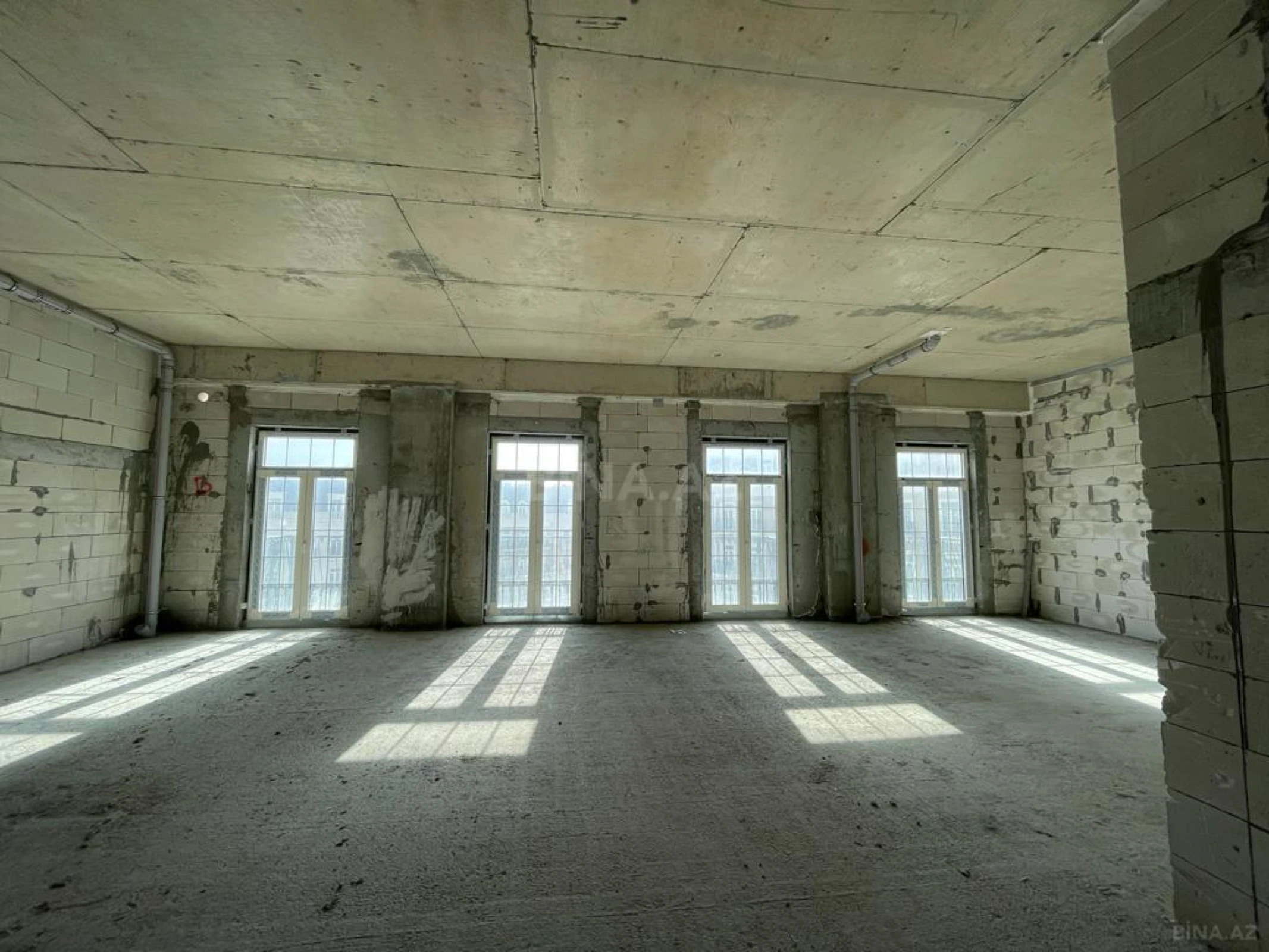 Satılır 3 otaqlı mənzil 124 m²