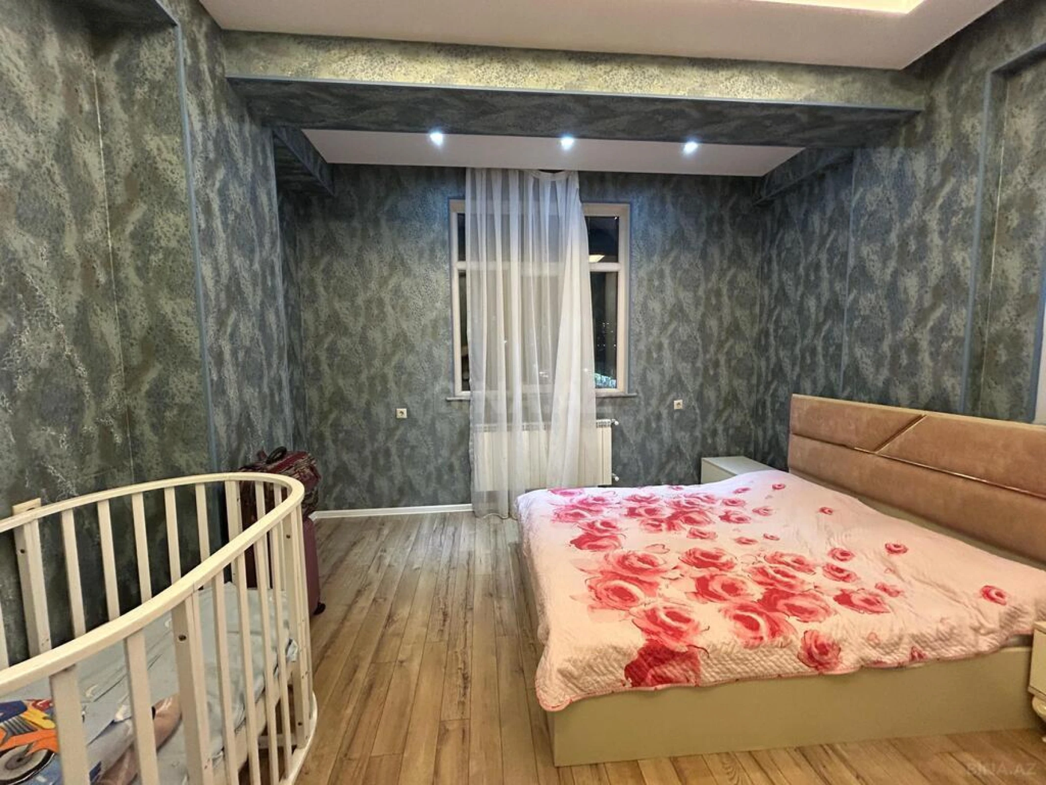 Satılır 2 otaqlı mənzil 76 m²