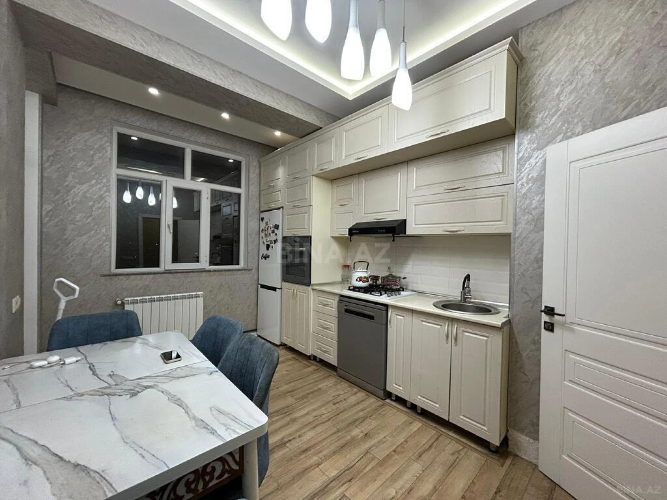 Satılır 2 otaqlı mənzil 76 m²