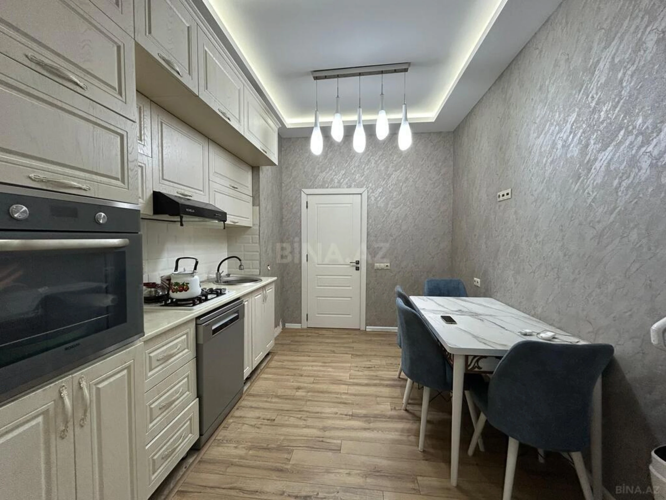 Satılır 2 otaqlı mənzil 76 m²