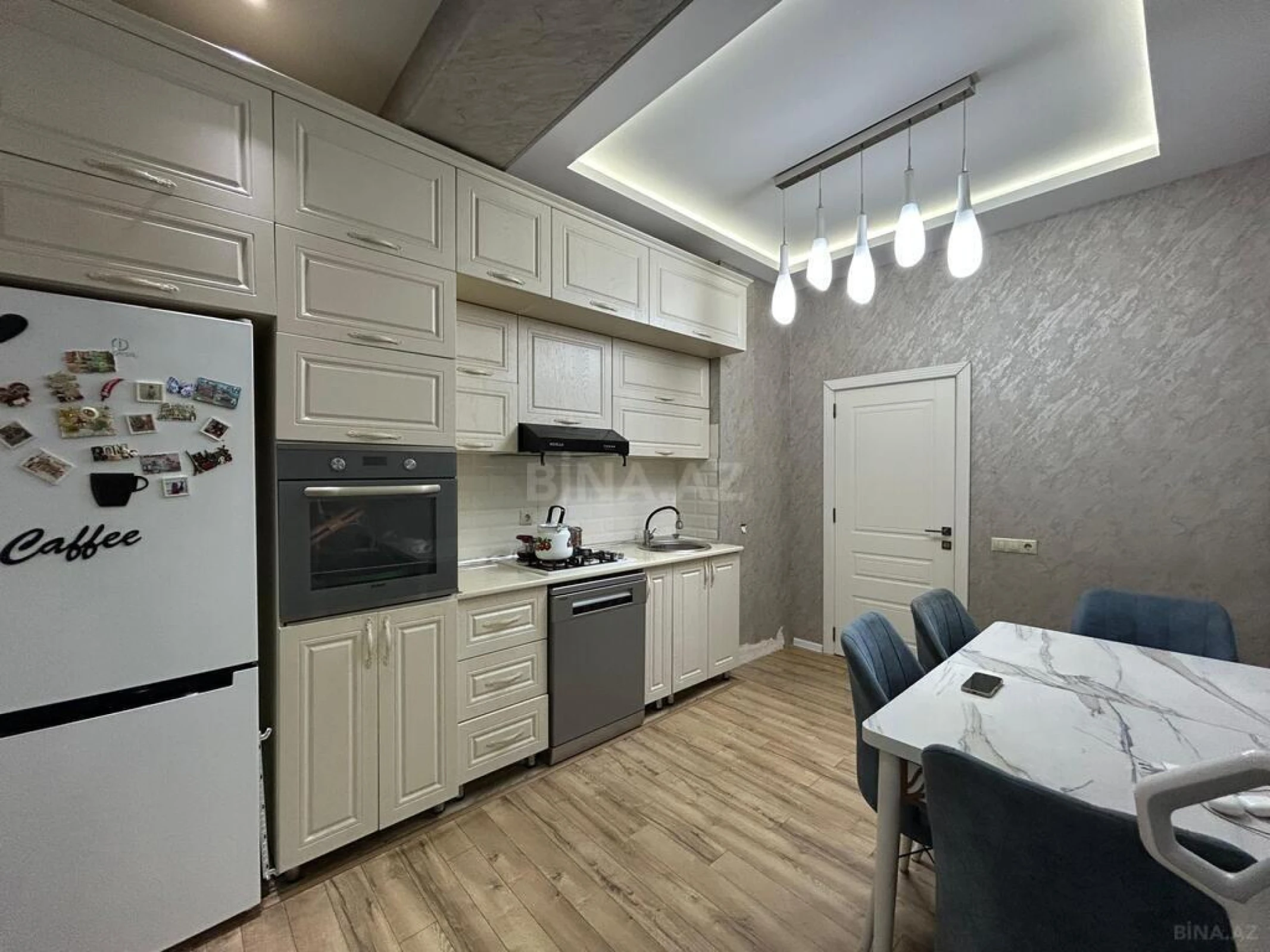 Satılır 2 otaqlı mənzil 76 m²