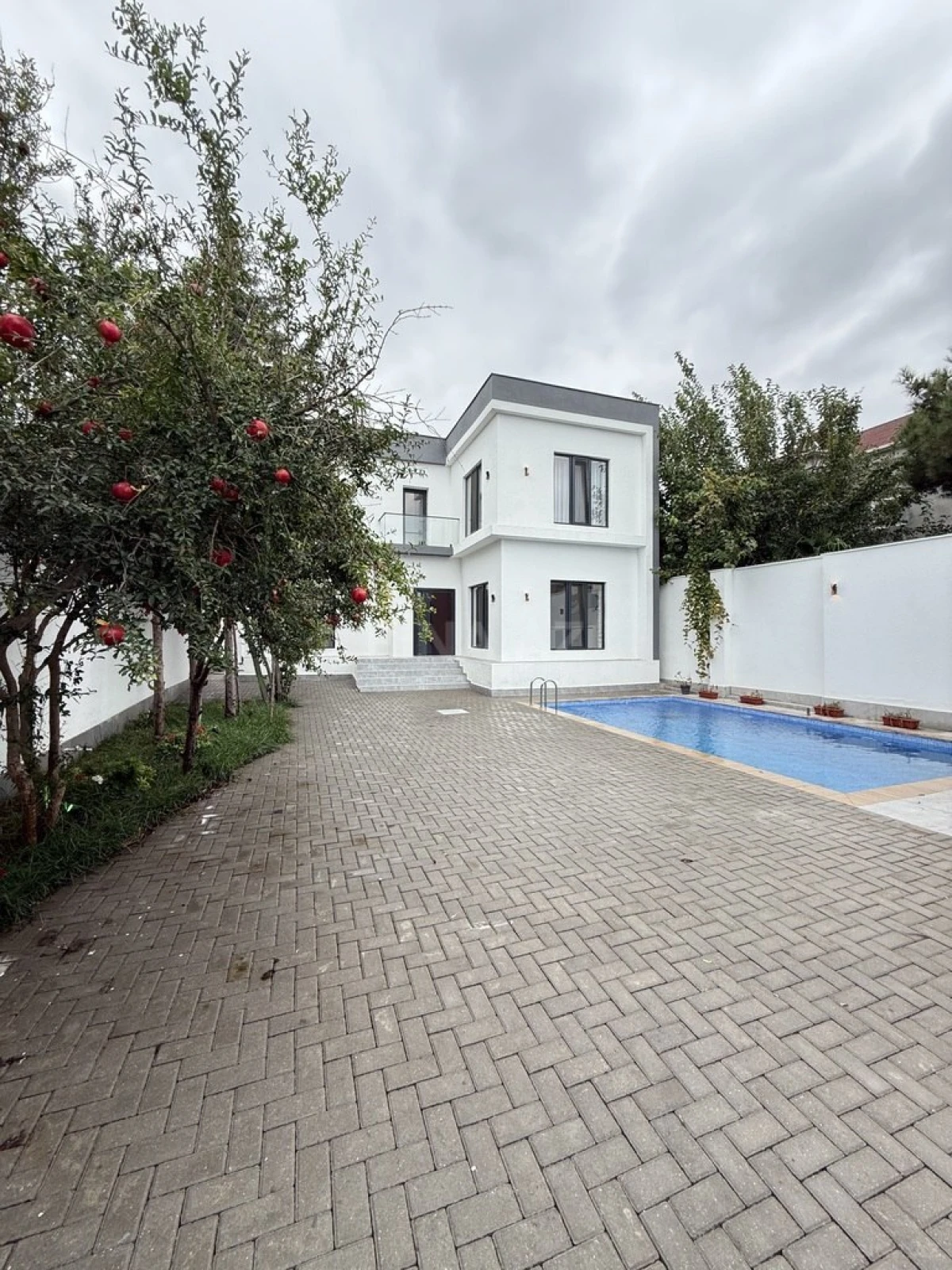 Satılır 4 otaqlı həyət evi 170 m²