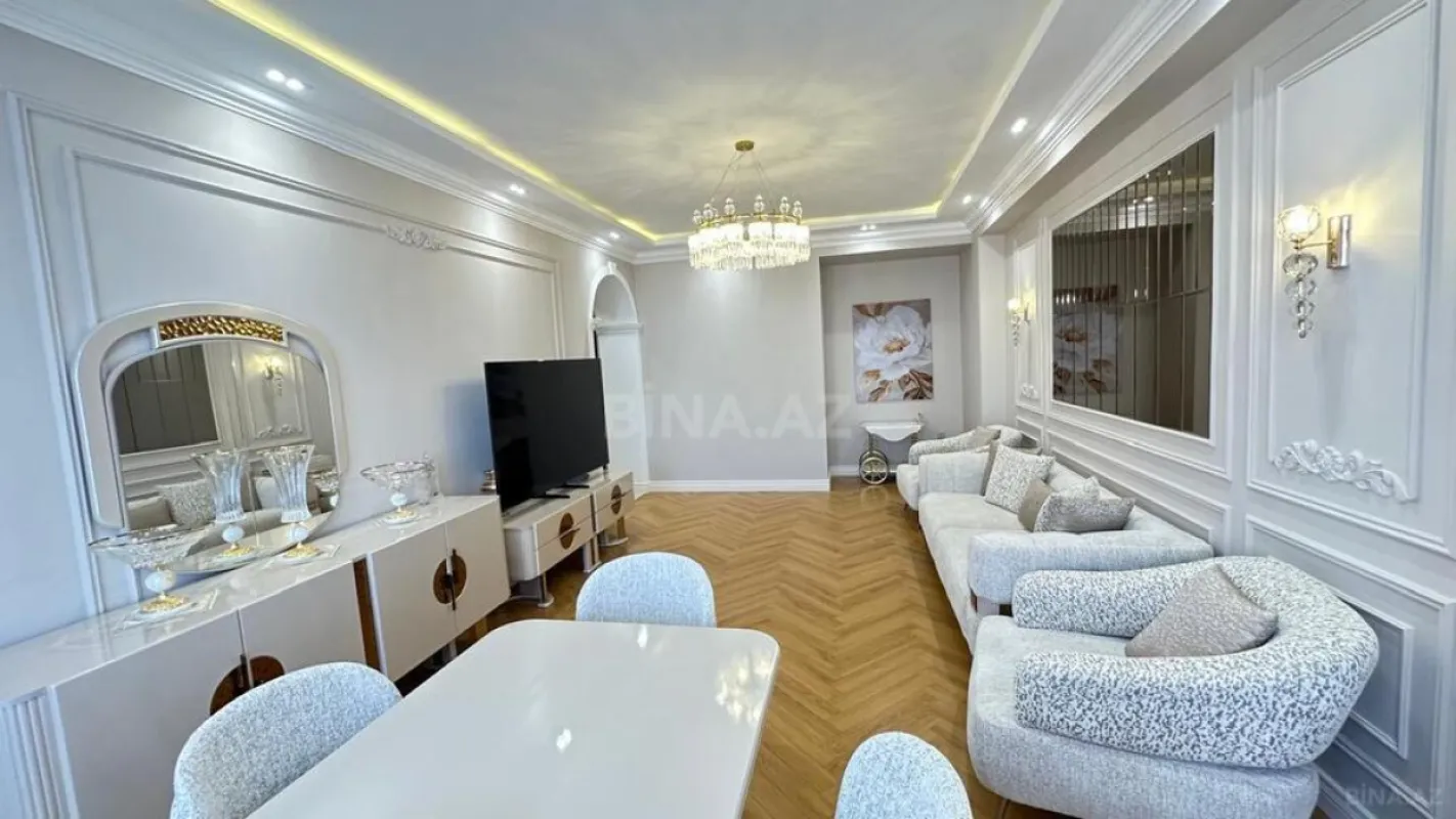 Satılır 3 otaqlı mənzil 130 m²