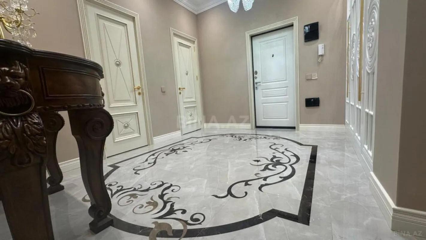 Satılır 3 otaqlı mənzil 130 m²