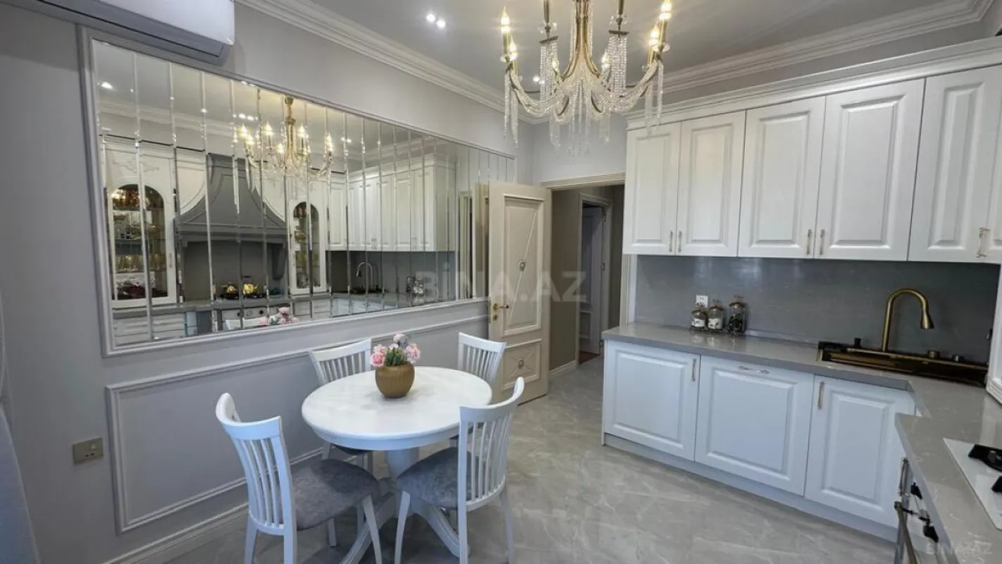 Satılır 3 otaqlı mənzil 130 m²