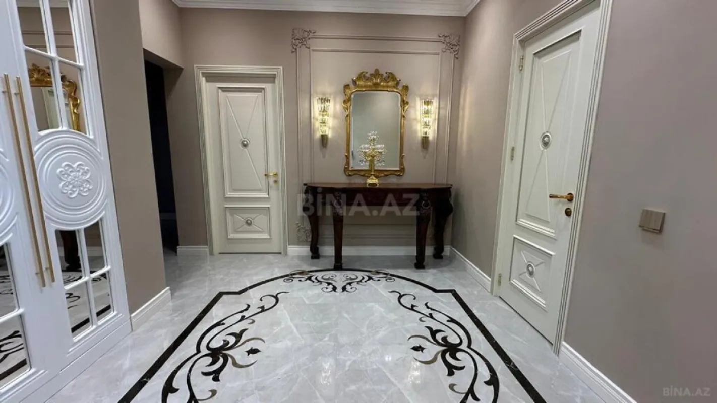 Satılır 3 otaqlı mənzil 130 m²