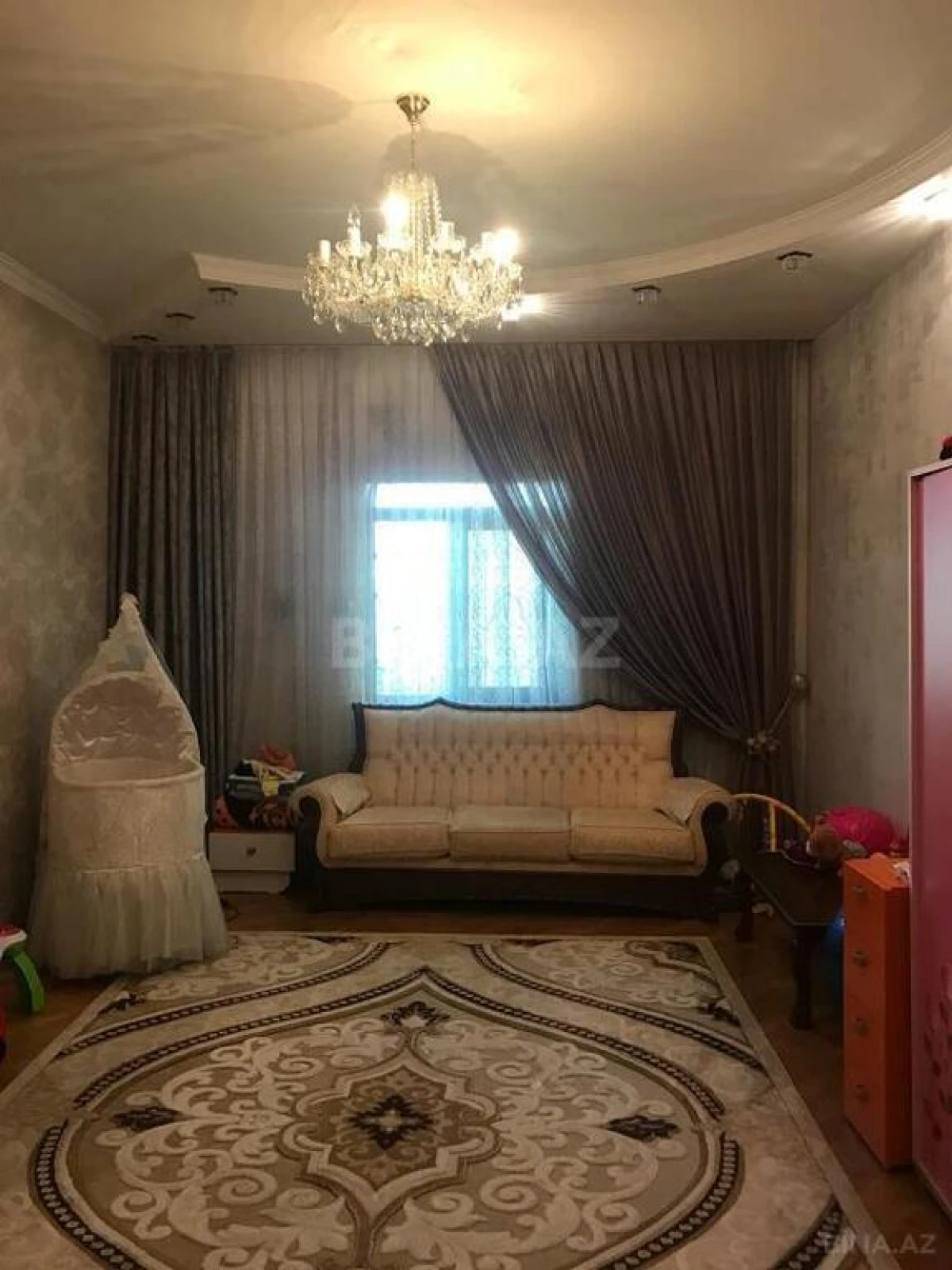 Satılır 9 otaqlı həyət evi 800 m²