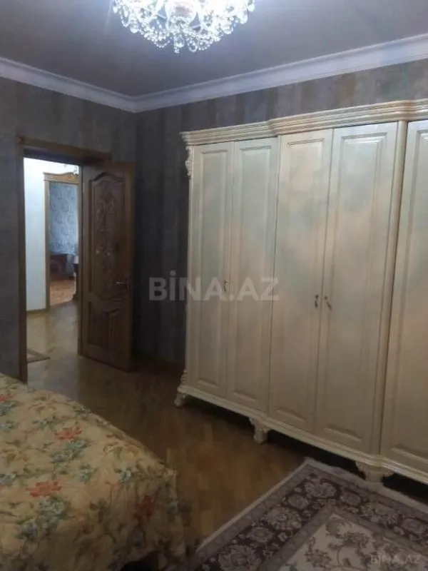 Satılır 9 otaqlı həyət evi 800 m²