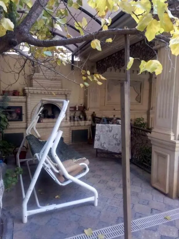 Satılır 9 otaqlı həyət evi 800 m²