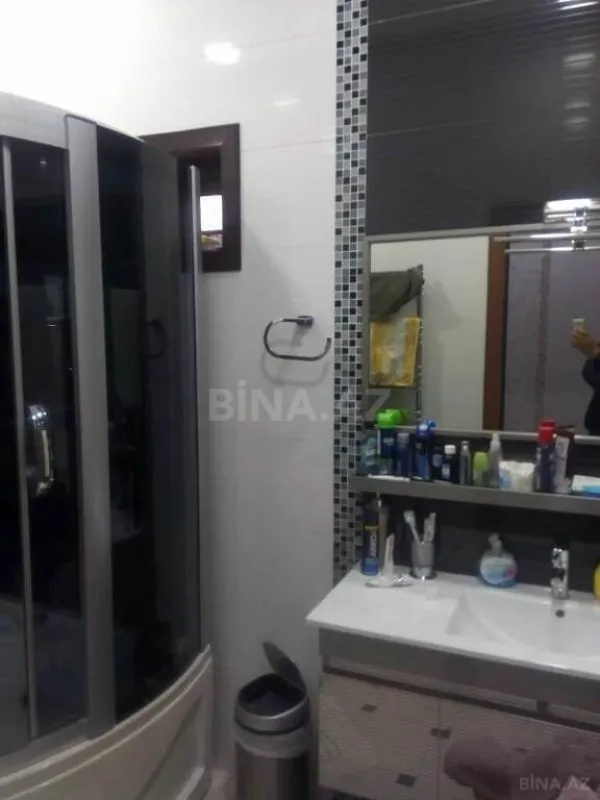 Satılır 9 otaqlı həyət evi 800 m²