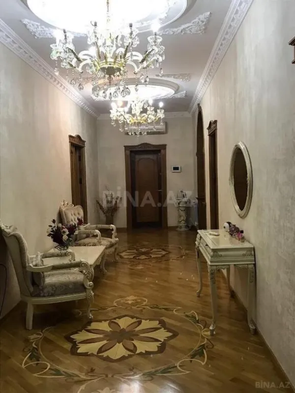 Satılır 9 otaqlı həyət evi 800 m²