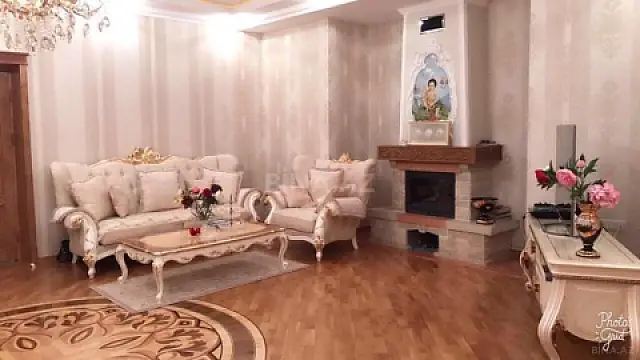 Satılır 9 otaqlı həyət evi 800 m²