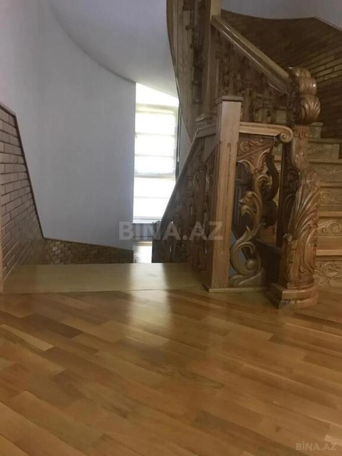 Satılır 9 otaqlı həyət evi 800 m²