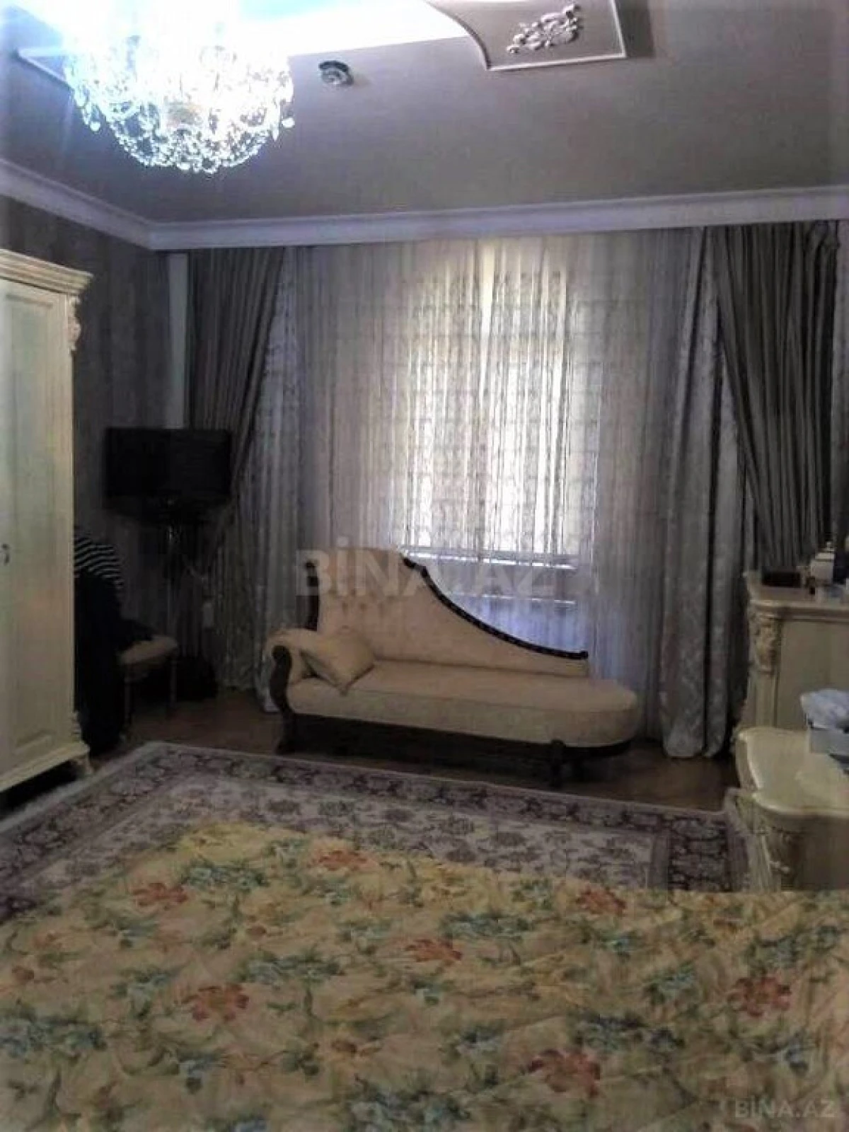Satılır 9 otaqlı həyət evi 800 m²