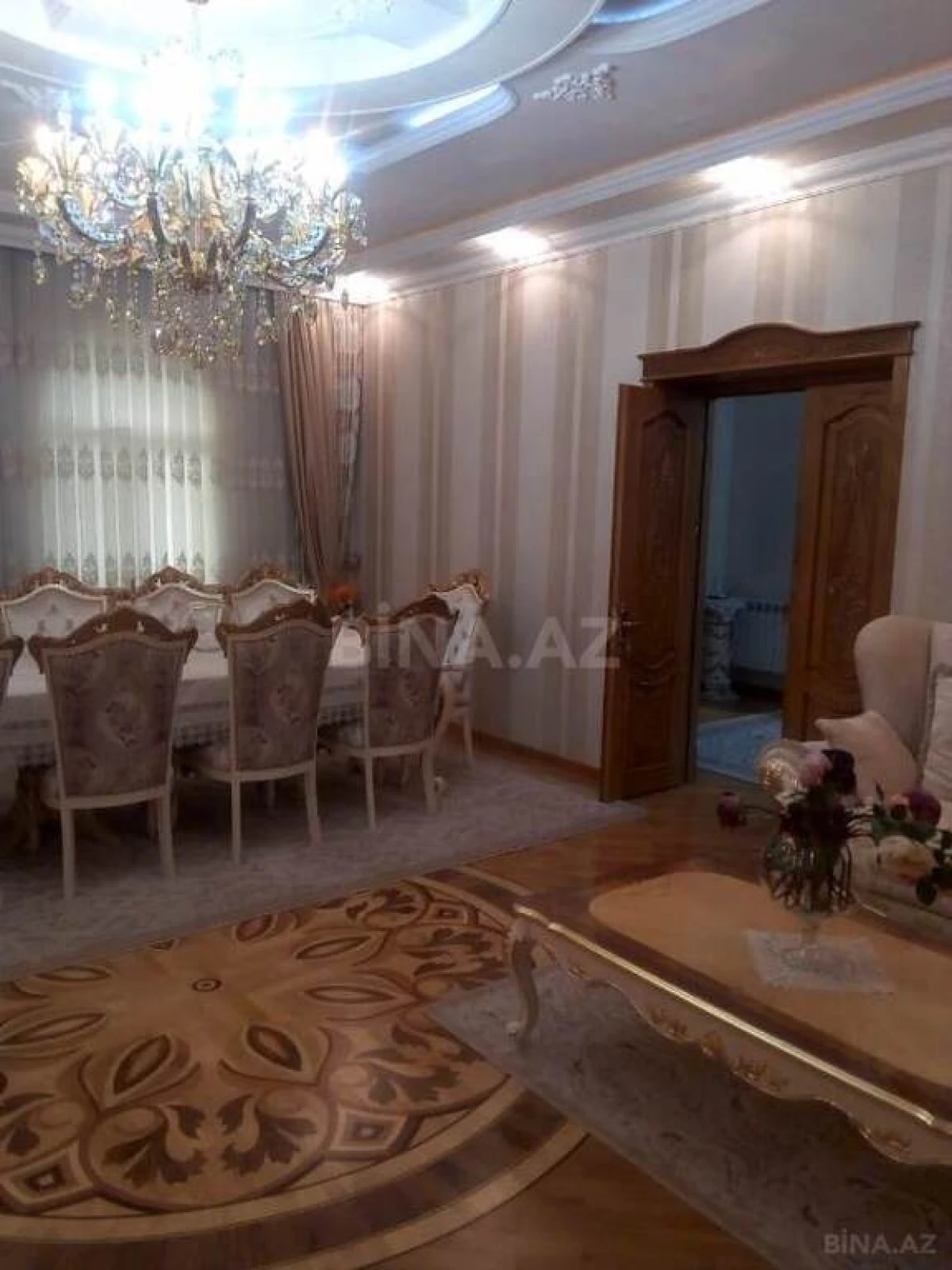 Satılır 9 otaqlı həyət evi 800 m²