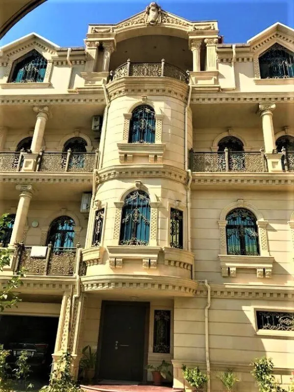 Satılır 9 otaqlı həyət evi 800 m²