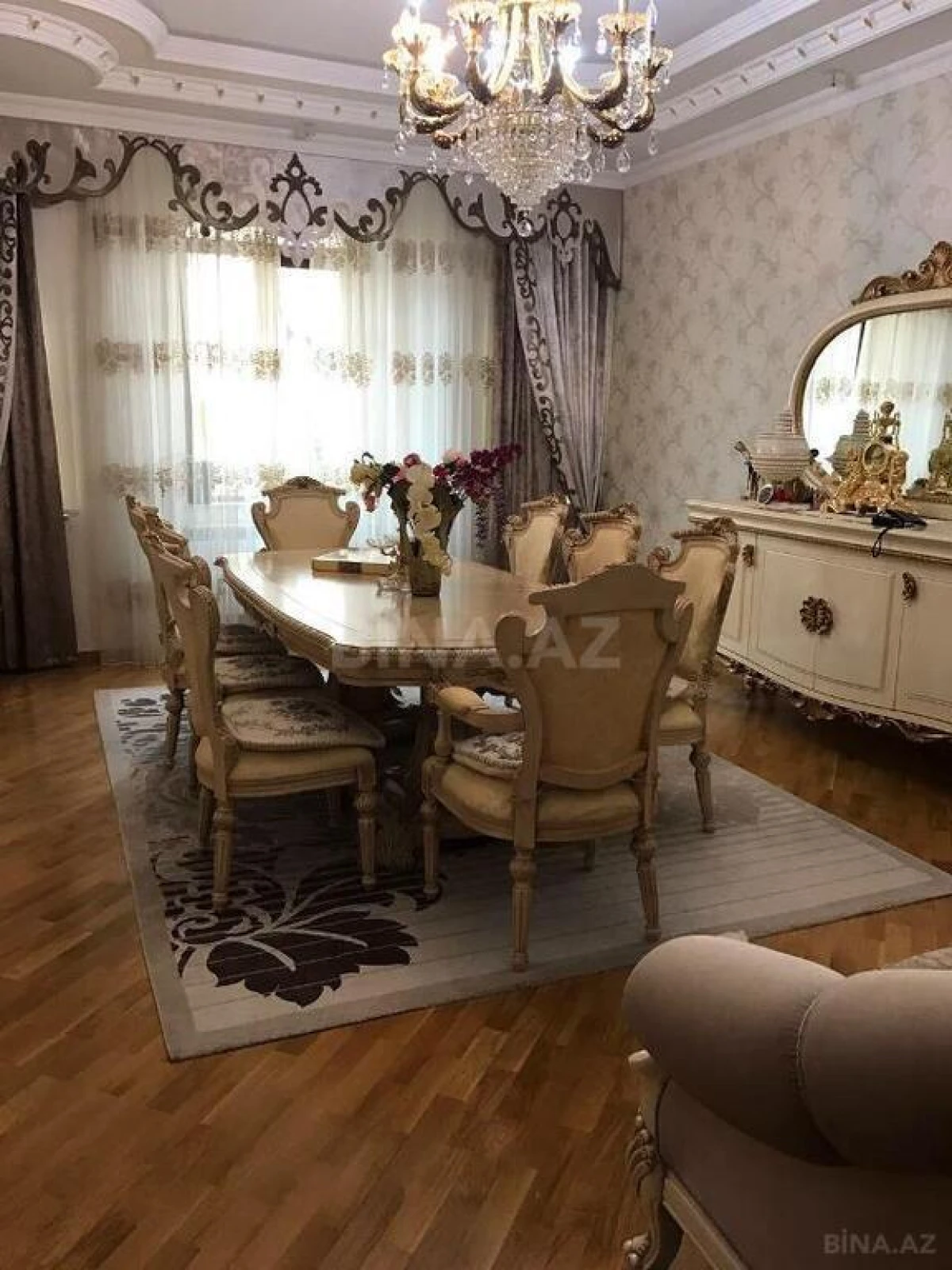 Satılır 9 otaqlı həyət evi 800 m²