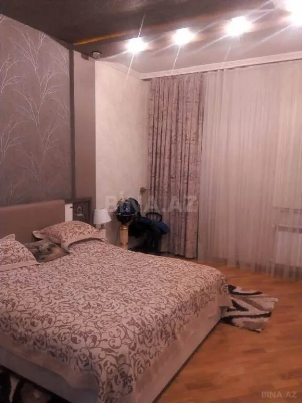 Satılır 9 otaqlı həyət evi 800 m²