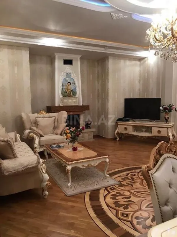 Satılır 9 otaqlı həyət evi 800 m²