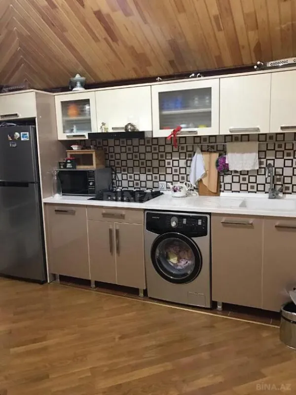 Satılır 9 otaqlı həyət evi 800 m²