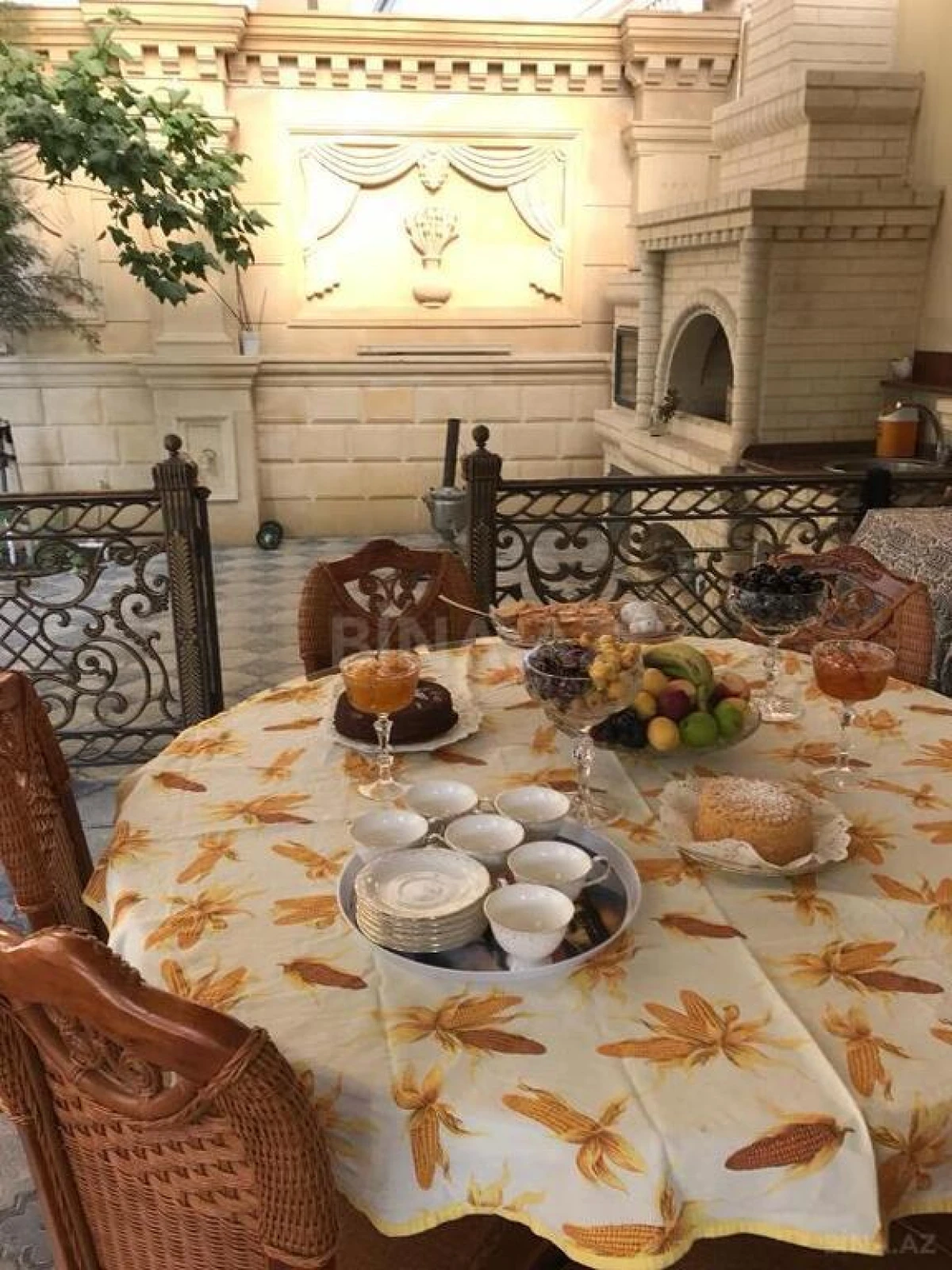 Satılır 9 otaqlı həyət evi 800 m²