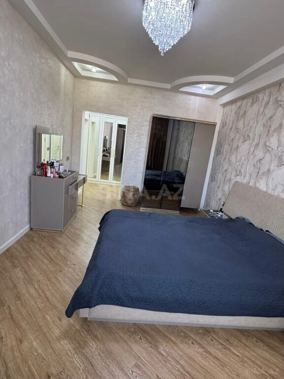 Satılır 4 otaqlı mənzil 178 m²