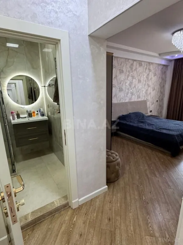 Satılır 4 otaqlı mənzil 178 m²
