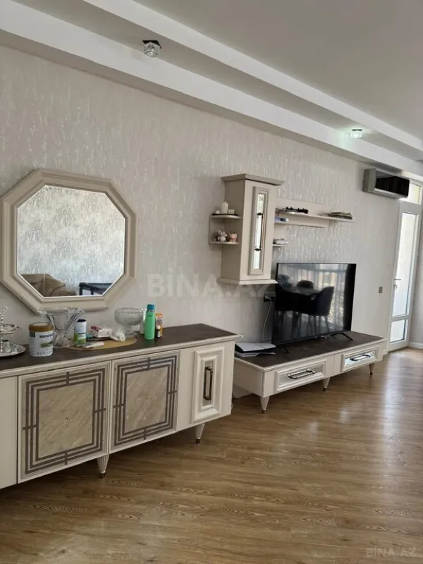 Satılır 4 otaqlı mənzil 178 m²