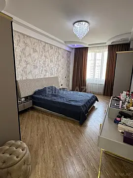 Satılır 4 otaqlı mənzil 178 m²