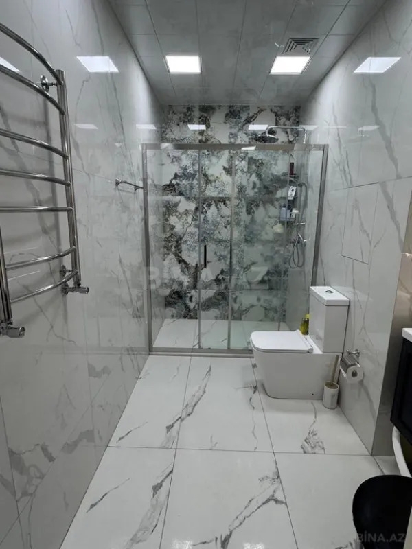 Satılır 4 otaqlı mənzil 178 m²