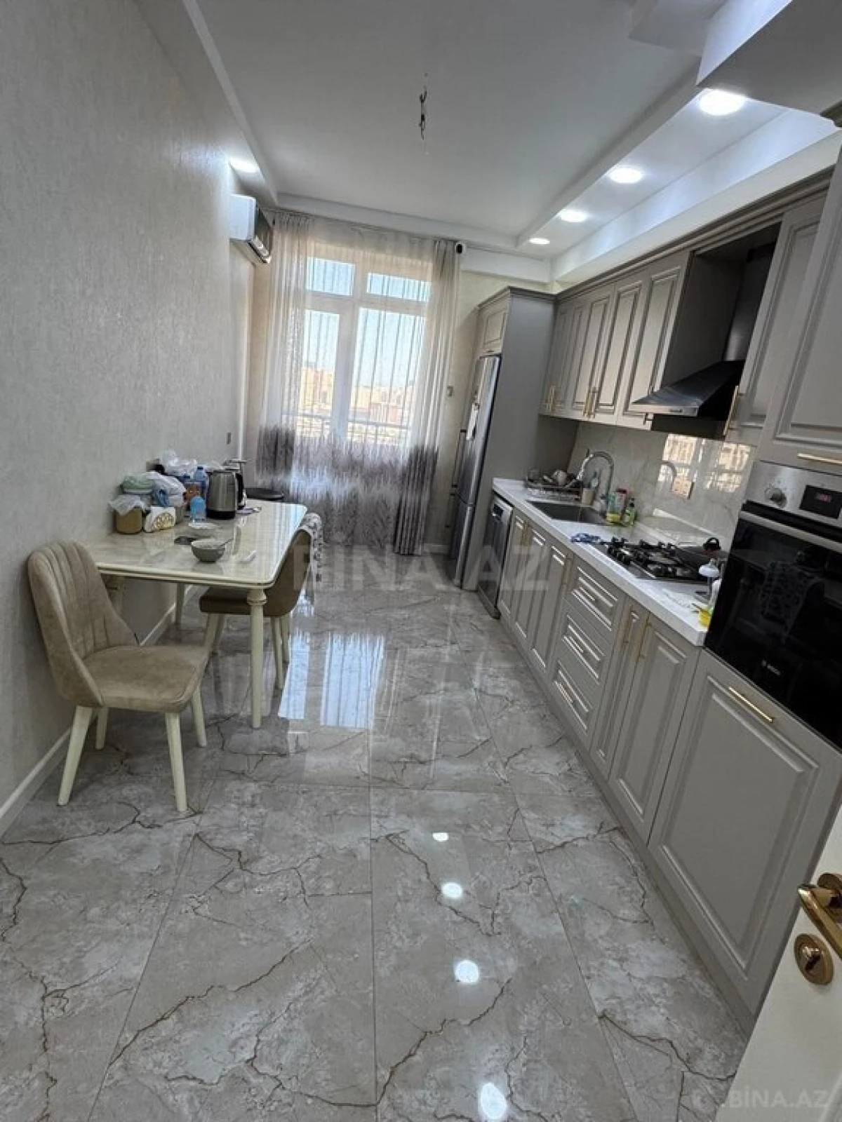 Satılır 4 otaqlı mənzil 178 m²